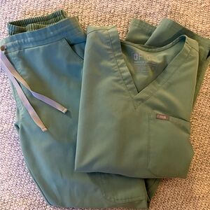 Figs Women's Mint Green Scrubs- petite